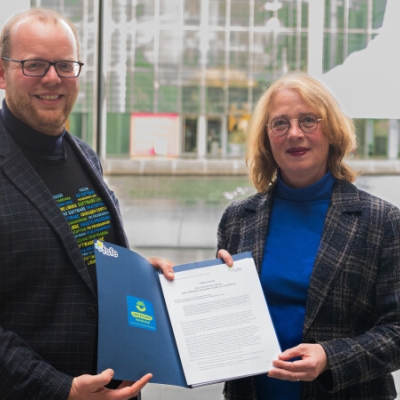 deutscher bundestag nimmt offenen brief zu upcycling android entgegen